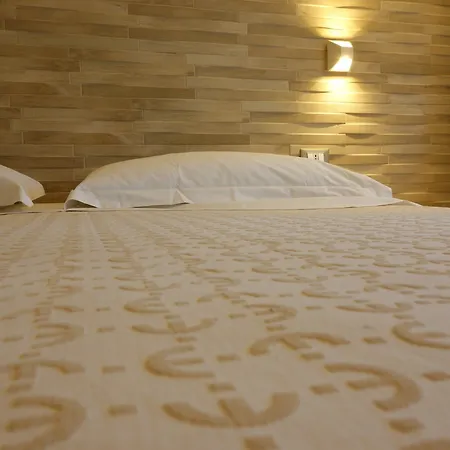 מלון Euromotel Croce Bianca 2*