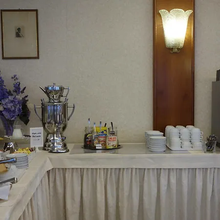 Отель Euromotel Croce Bianca 2*